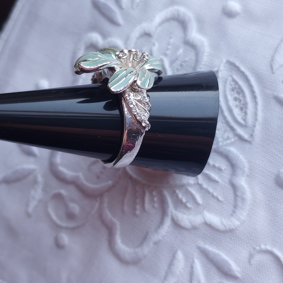 Vintage Silver mint green flower with rhinestone center ring - Picture 4 of 10